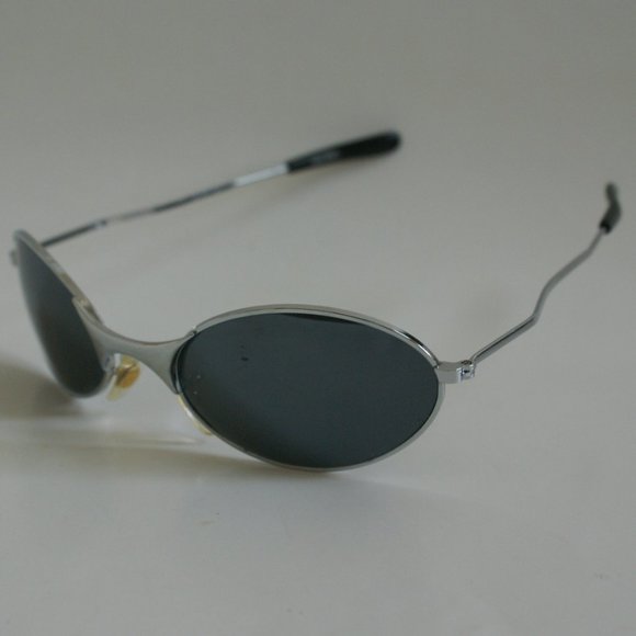 NWOT TruVintage Sports Wire Wrap around 90's style smoke mirrored sunglasses - Picture 2 of 5